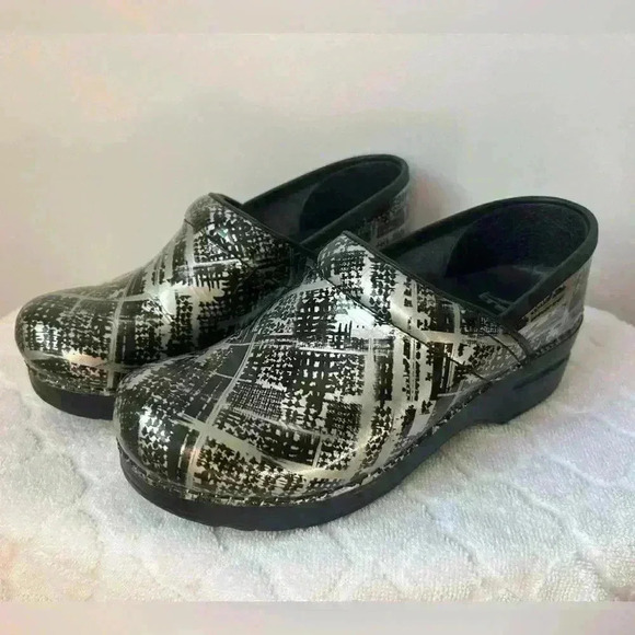 Dansko Shoes - Dansko metallic glossy clogs size 37 Black/silver Nurse Teacher Like New Comfort